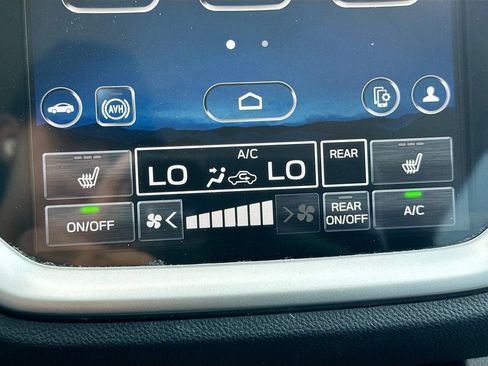 Used 2023 Subaru Ascent Premium w/ Convenience Package AWD/4WD image 17