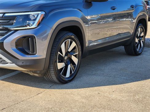 Used 2025 Volkswagen Atlas Cross Sport SE image 12
