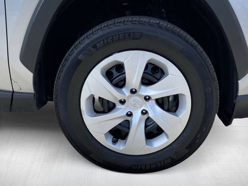 Certified 2025 Toyota RAV4 LE AWD/4WD image 14