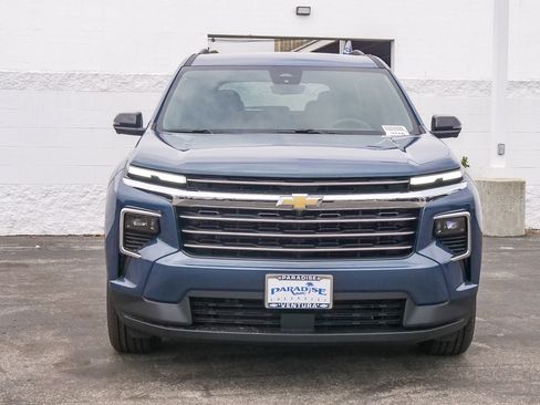 New 2026 Chevrolet Traverse LT w/ Driver Confidence Package FWD image 2