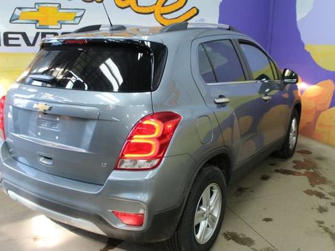 Used 2019 Chevrolet Trax LT w/ LT Convenience Package FWD image 4