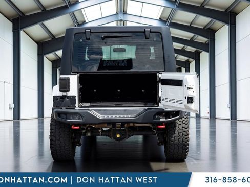 Used 2017 Jeep Wrangler Unlimited Sahara w/ Connectivity Group AWD/4WD image 21