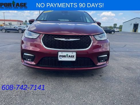 Used 2023 Chrysler Pacifica Touring-L FWD image 2