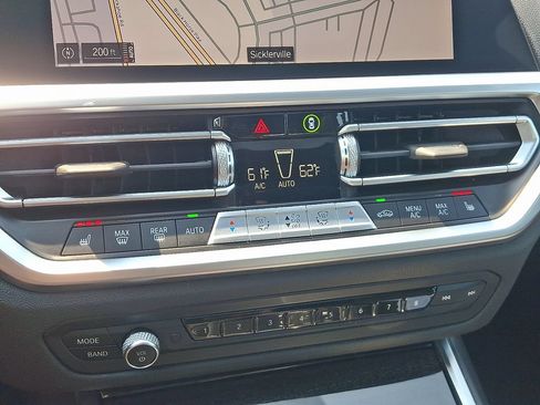 Used 2022 BMW 330i xDrive Sedan w/ Driving Assistance Package AWD/4WD image 17
