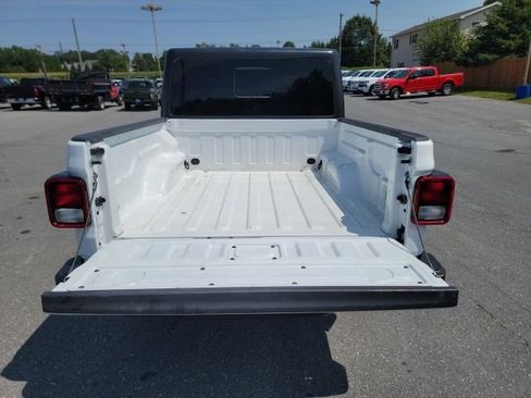 Used 2020 Jeep Gladiator Sport image 10