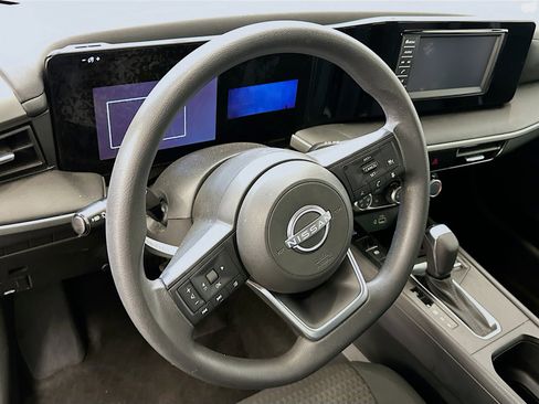 Used 2025 Nissan Kicks S image 18