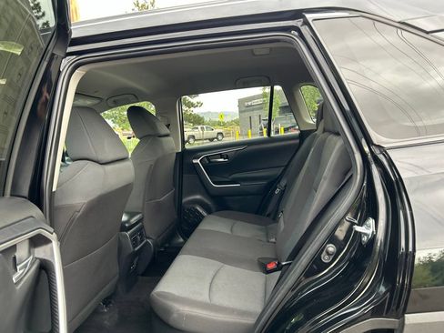 Used 2025 Toyota RAV4 XLE AWD/4WD image 21
