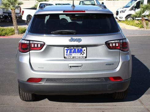 Used 2022 Jeep Compass Latitude FWD image 7