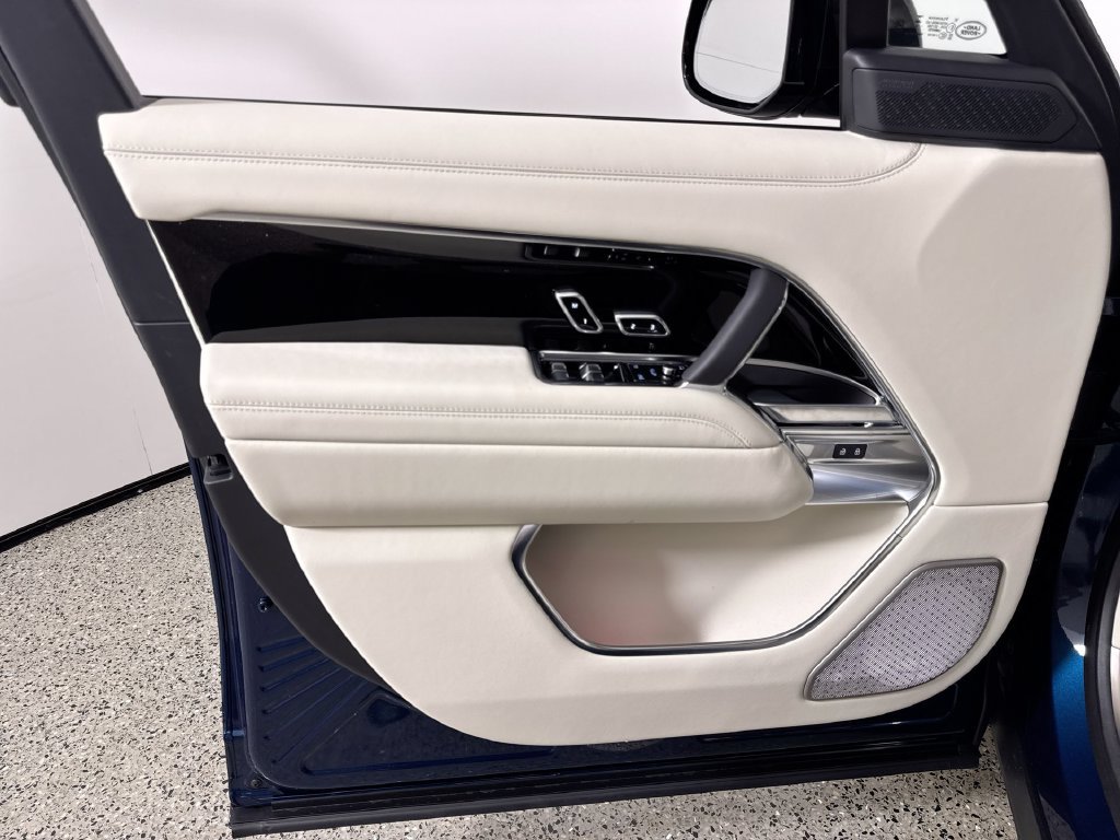 New 2026 Land Rover Range Rover Autobiography AWD/4WD image 13