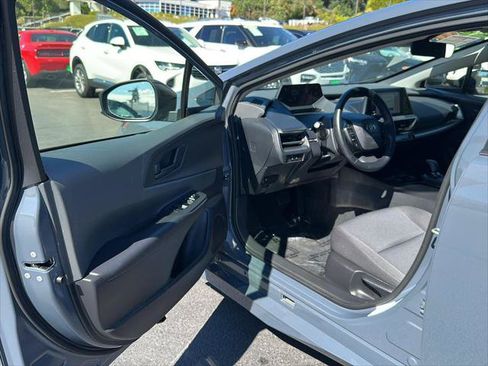Certified 2025 Toyota Prius LE FWD image 18