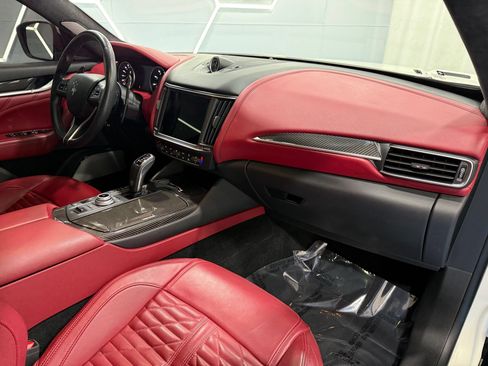 Used 2021 Maserati Levante Trofeo AWD/4WD image 17