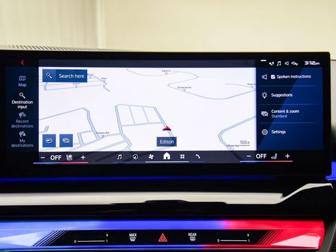 Used 2025 BMW M5 w/ Carbon Package image 42