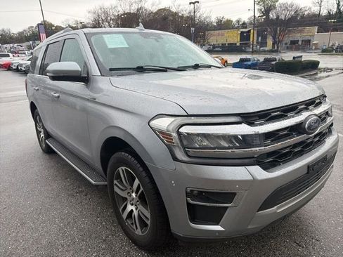 Used 2022 Ford Expedition Limited image 4