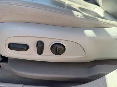 Used 2023 GMC Acadia SLT image 29