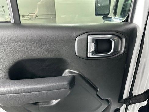 Certified 2022 Jeep Gladiator Sport image 12