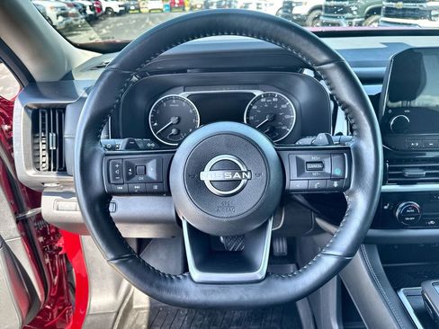 Used 2024 Nissan Pathfinder SL AWD/4WD image 12