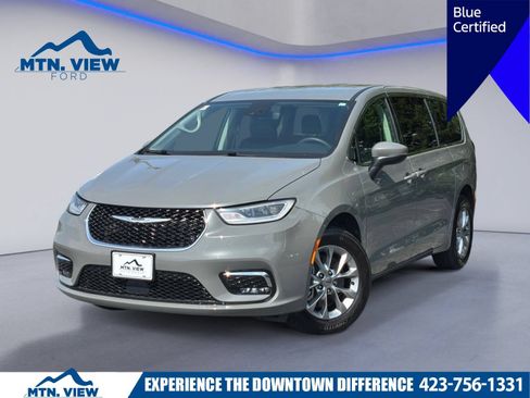Used 2023 Chrysler Pacifica Touring-L AWD/4WD image 1