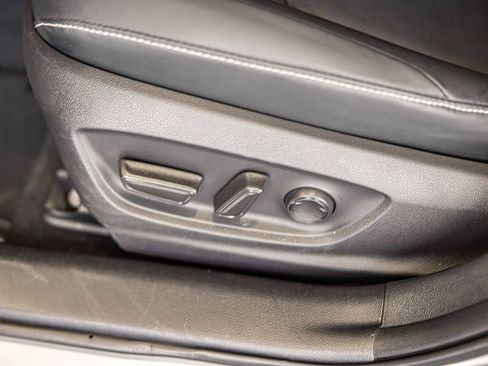 Used 2018 Toyota Prius Prime Premium image 23