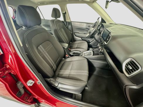 Used 2025 Hyundai Venue SEL FWD image 31