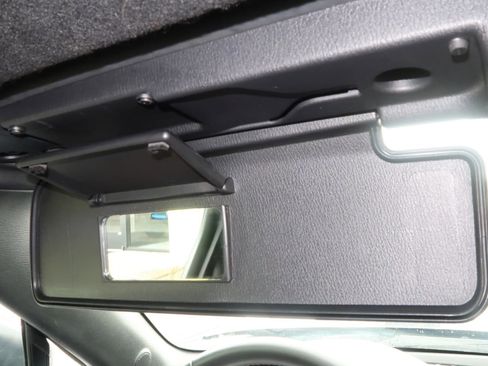 Used 2017 MAZDA MX-5 Miata Club image 38