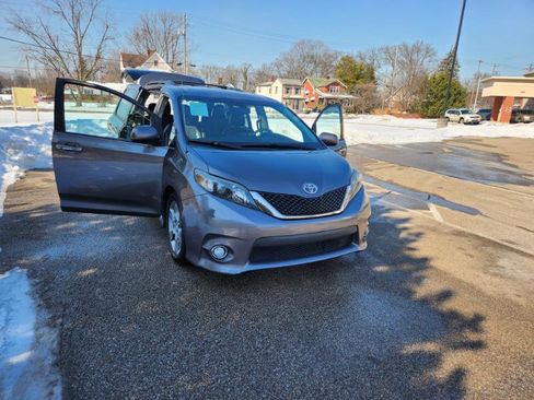 Used 2013 Toyota Sienna SE image 36