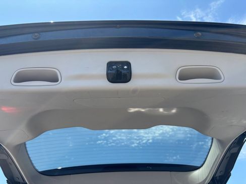 Used 2024 Chrysler Voyager LX FWD image 23