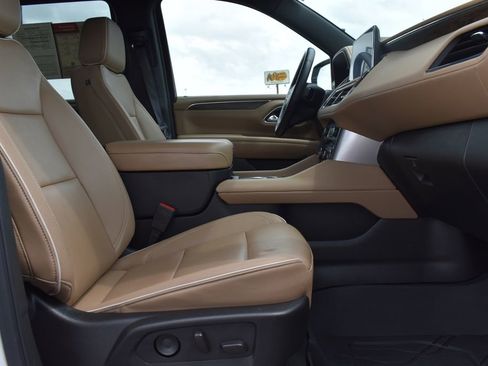 Used 2024 Chevrolet Tahoe Premier AWD/4WD image 4