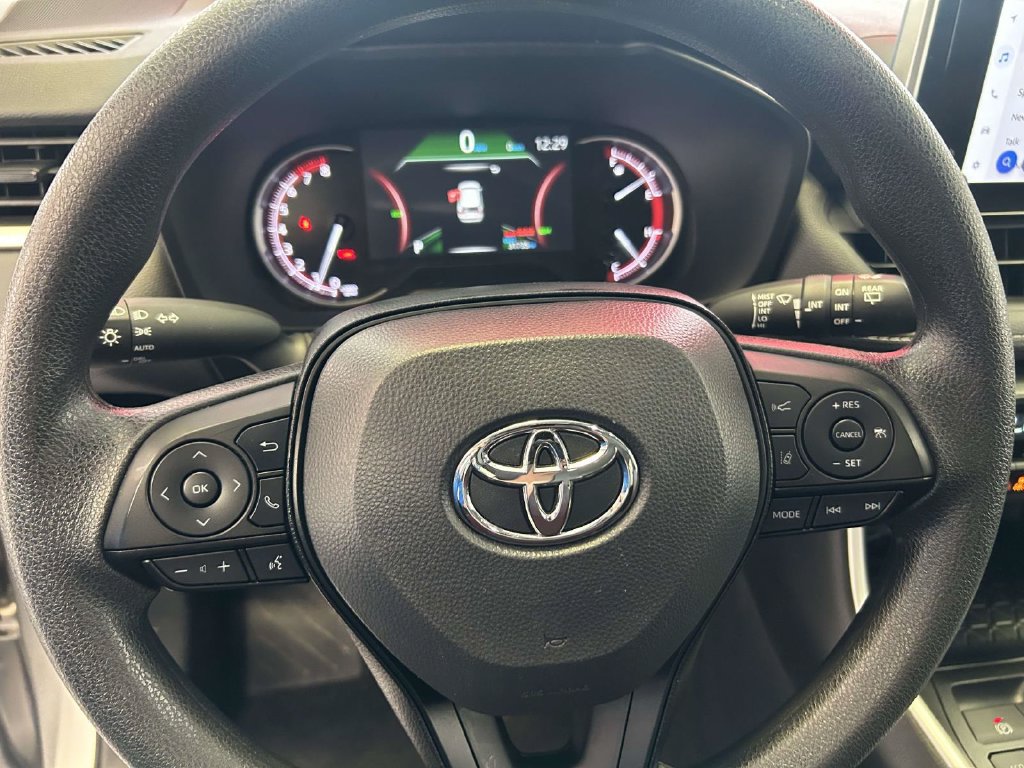 Used 2025 Toyota RAV4 XLE AWD/4WD image 18