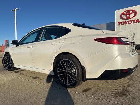 Used 2026 Toyota Camry XLE w/ Premium Plus Package image 5