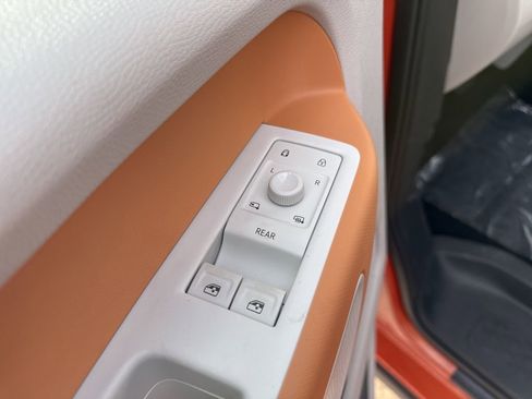 New 2025 Volkswagen ID. Buzz 1st Edition image 11