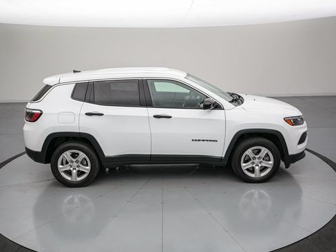 Used 2023 Jeep Compass Sport AWD/4WD image 3