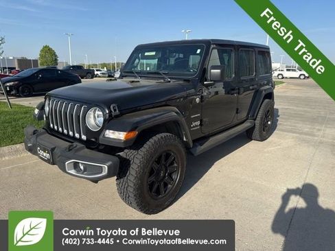 Used 2018 Jeep Wrangler Unlimited Sahara AWD/4WD image 8