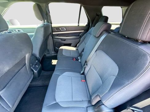 Used 2018 Ford Explorer XLT AWD/4WD image 29