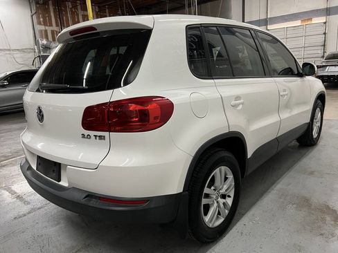 Used 2014 Volkswagen Tiguan S image 9