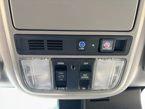 Used 2019 Honda Pilot Touring image 39