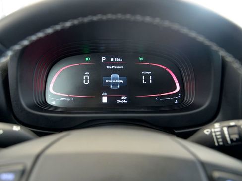 Used 2023 Hyundai Venue Limited image 21