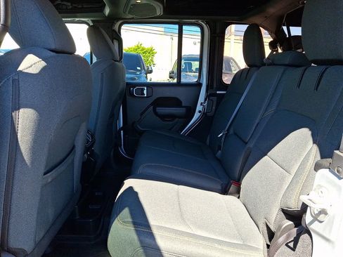 Used 2024 Jeep Wrangler Unlimited AWD/4WD image 9
