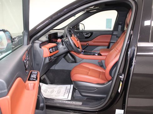 Used 2025 Lincoln Aviator Reserve image 23