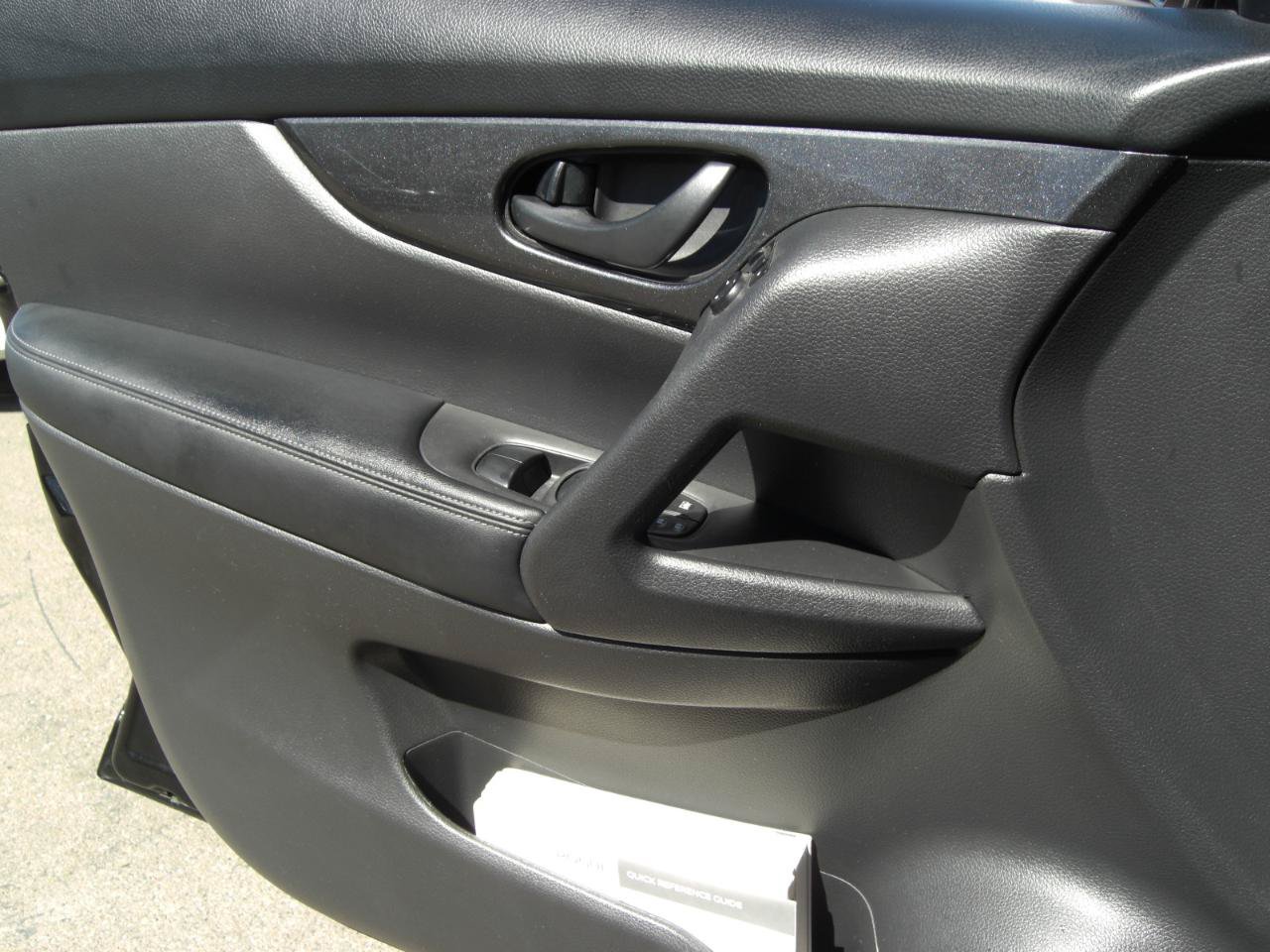 Used 2019 Nissan Rogue S FWD image 21