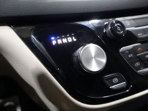 Used 2023 Chrysler Voyager LX image 27