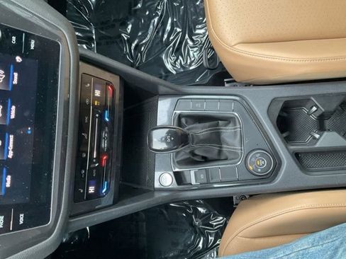 Used 2022 Volkswagen Tiguan SE image 25