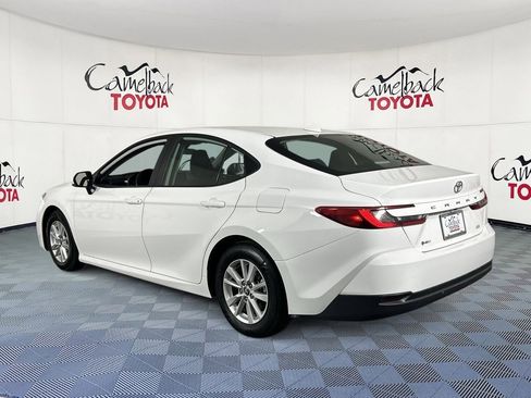 Used 2025 Toyota Camry LE image 5