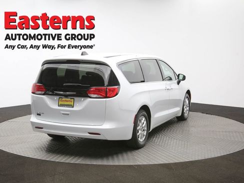 Used 2023 Chrysler Voyager LX image 39