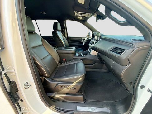 Used 2024 GMC Yukon XL SLT AWD/4WD image 15