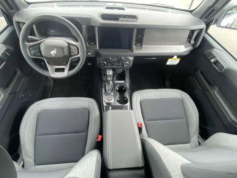 New 2025 Ford Bronco 4-Door image 7