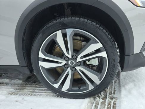 Certified 2025 Volvo V60 B5 Cross Country Plus image 12
