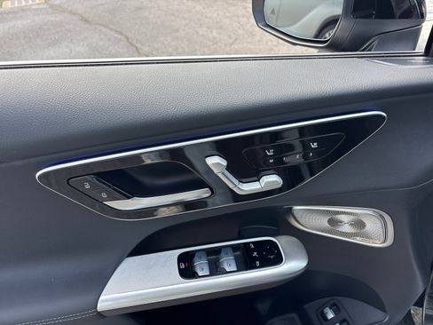 Used 2025 Mercedes-Benz GLC 350e 4MATIC image 12