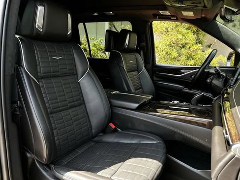 Used 2023 Cadillac Escalade ESV Sport Platinum AWD/4WD image 28