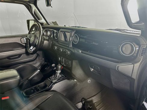 Used 2020 Jeep Wrangler Unlimited Sahara image 30