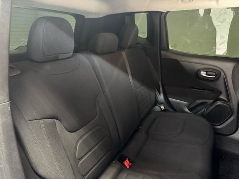 Used 2020 Jeep Renegade Latitude FWD image 19